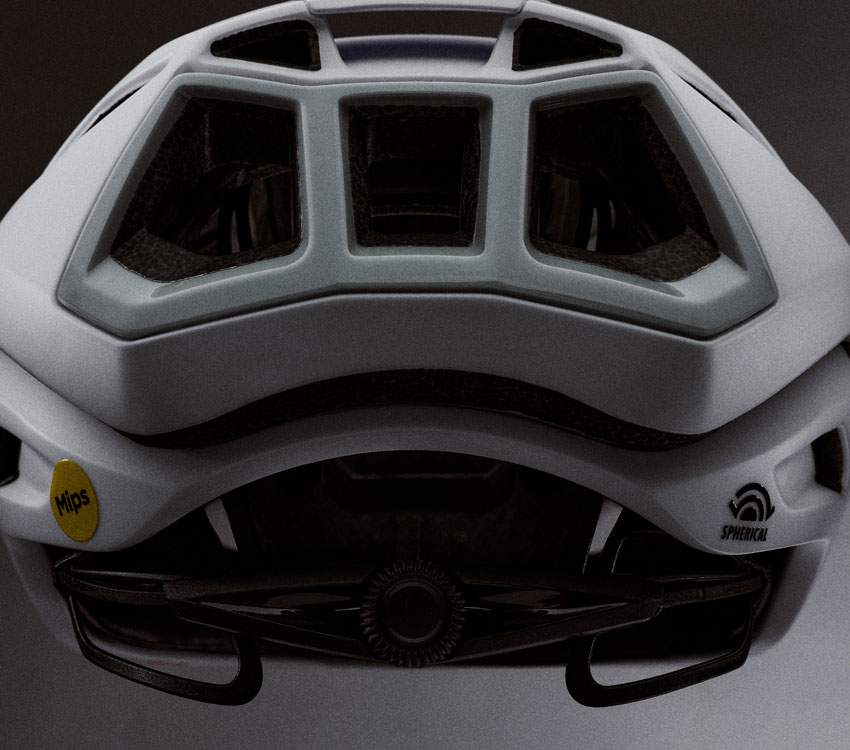 Giro Eclipse Pro Roc Loc 5.5 Air retention system with air-gap suspension and one-hand adjustability